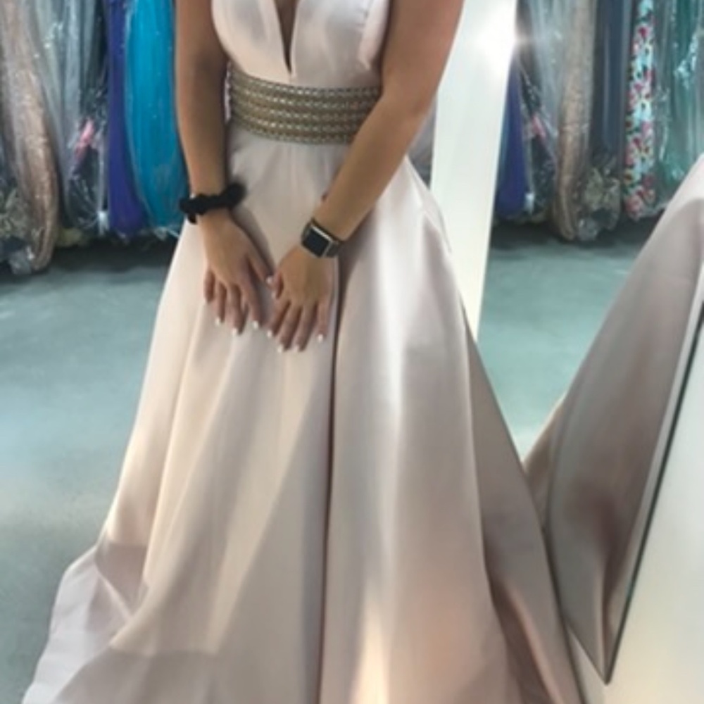 Prom Dress 👗🎀 - Picture 6 of 10